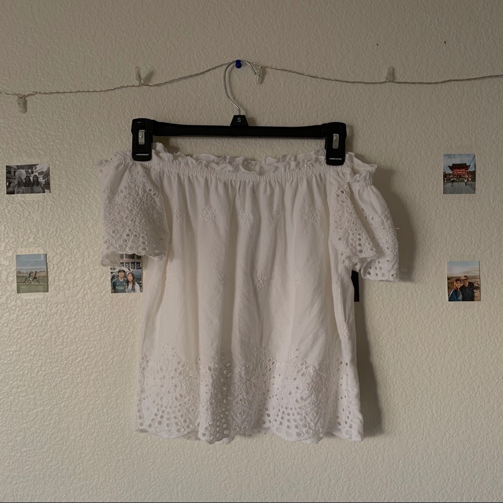 Off-the-shoulder Hollister Top